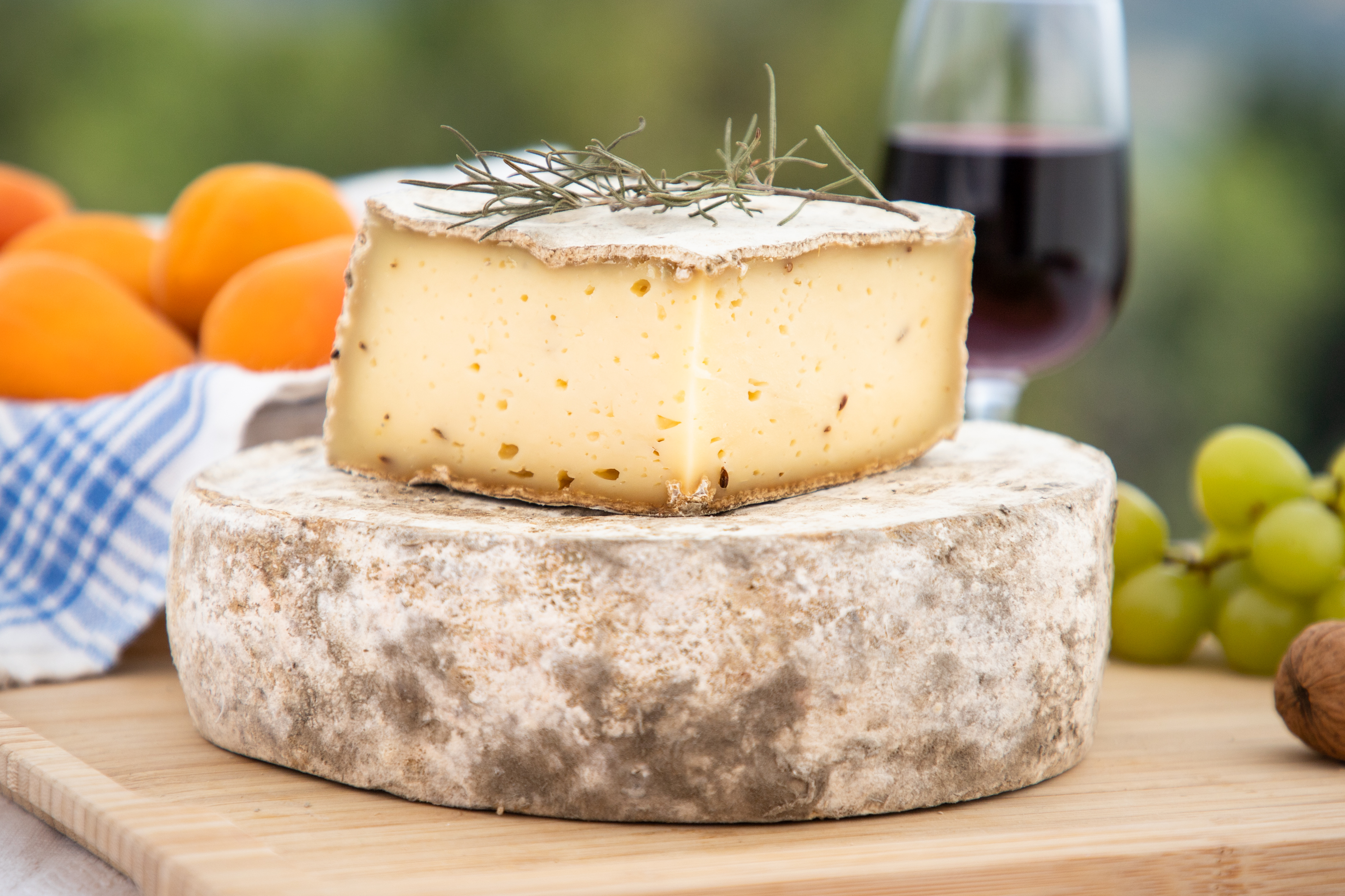Tomme Charlotte en 1/4 pièce
